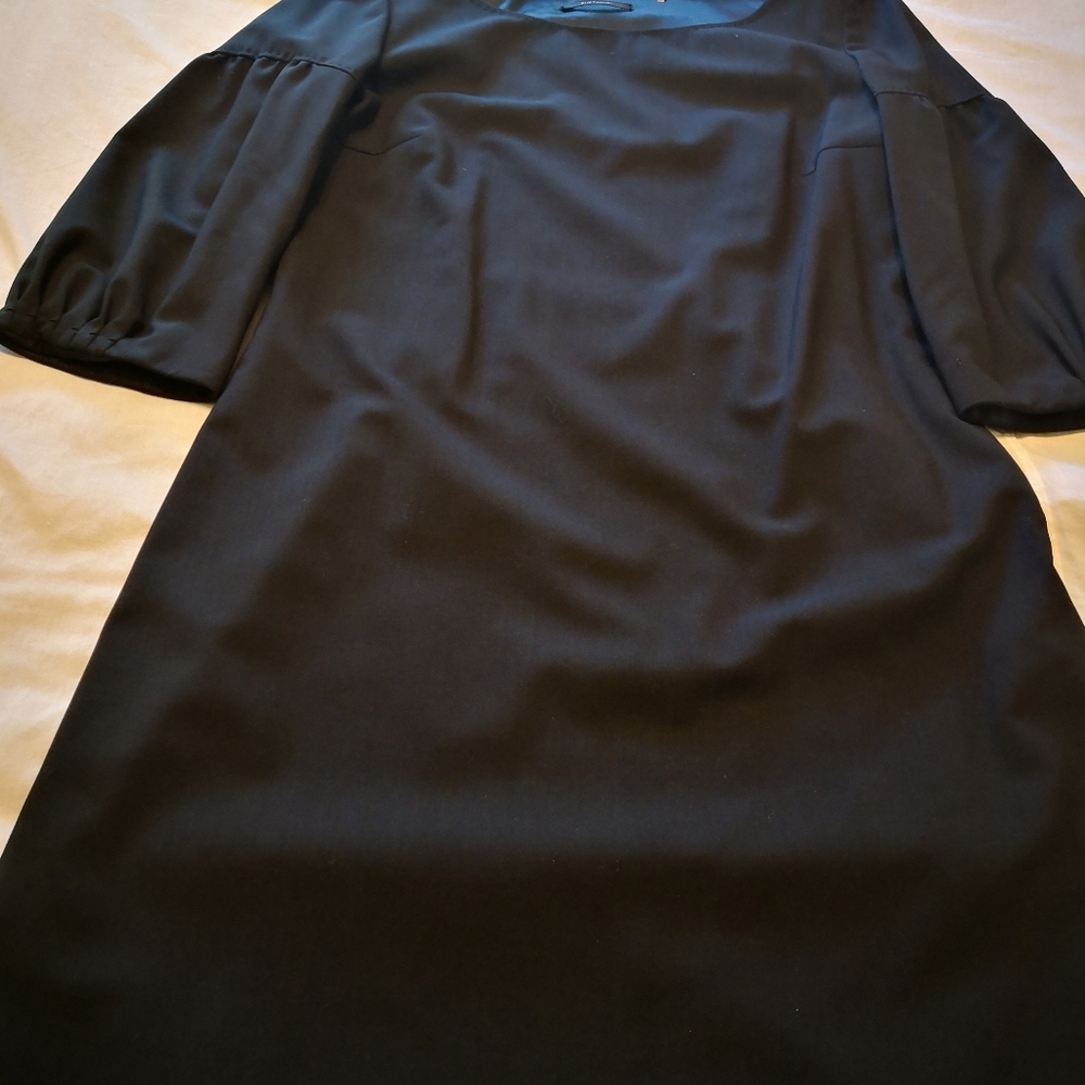 Elie Tahari half sleeve black dress